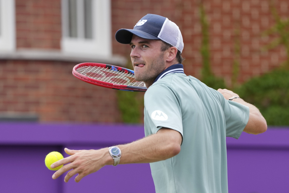 也加深了两 也加深了两